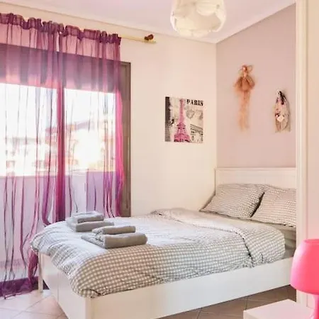 βright Boutique In Vibrant Neighbourhood